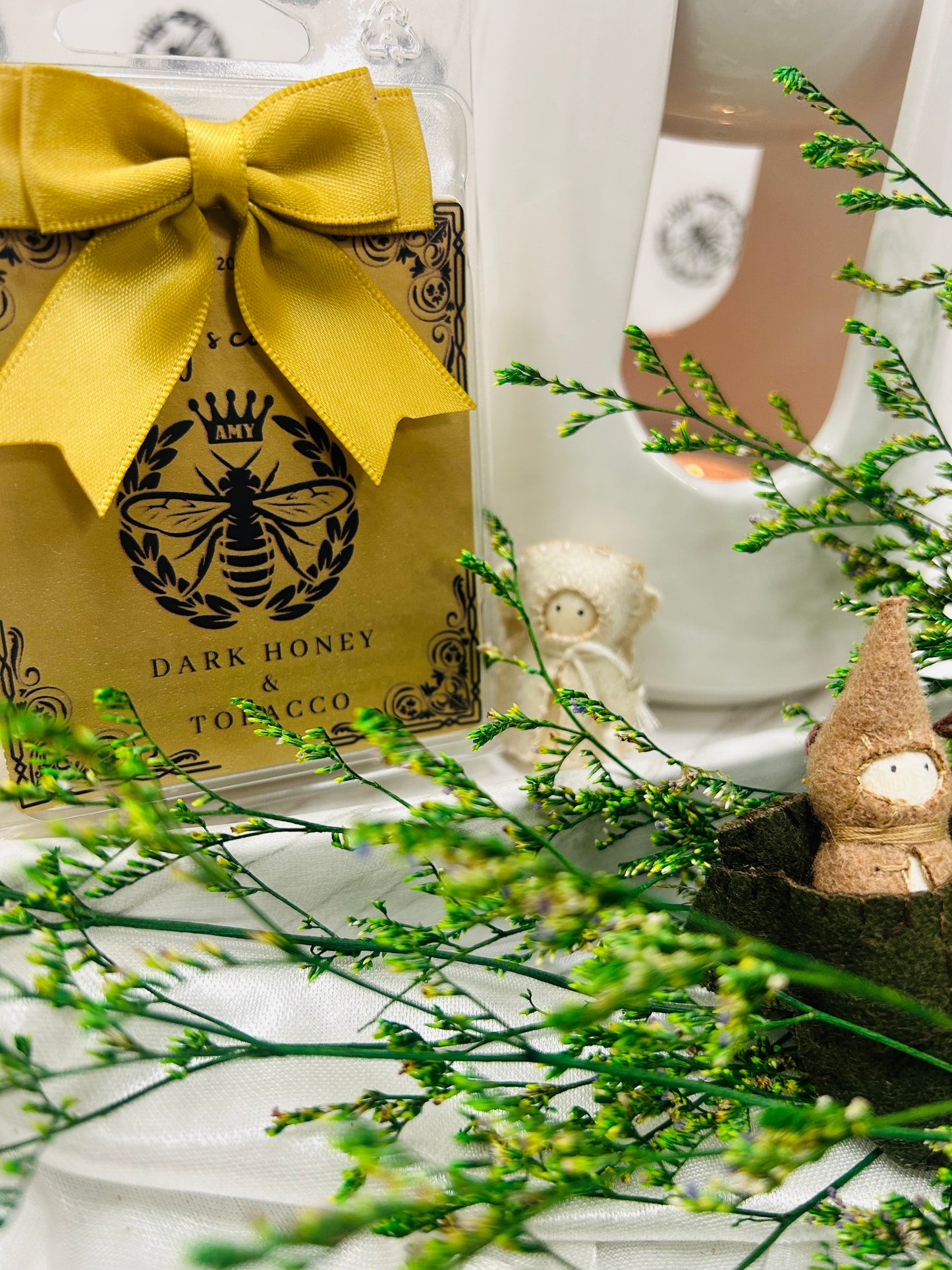 Dark honey & tobacco six cubed wax melt clamshell