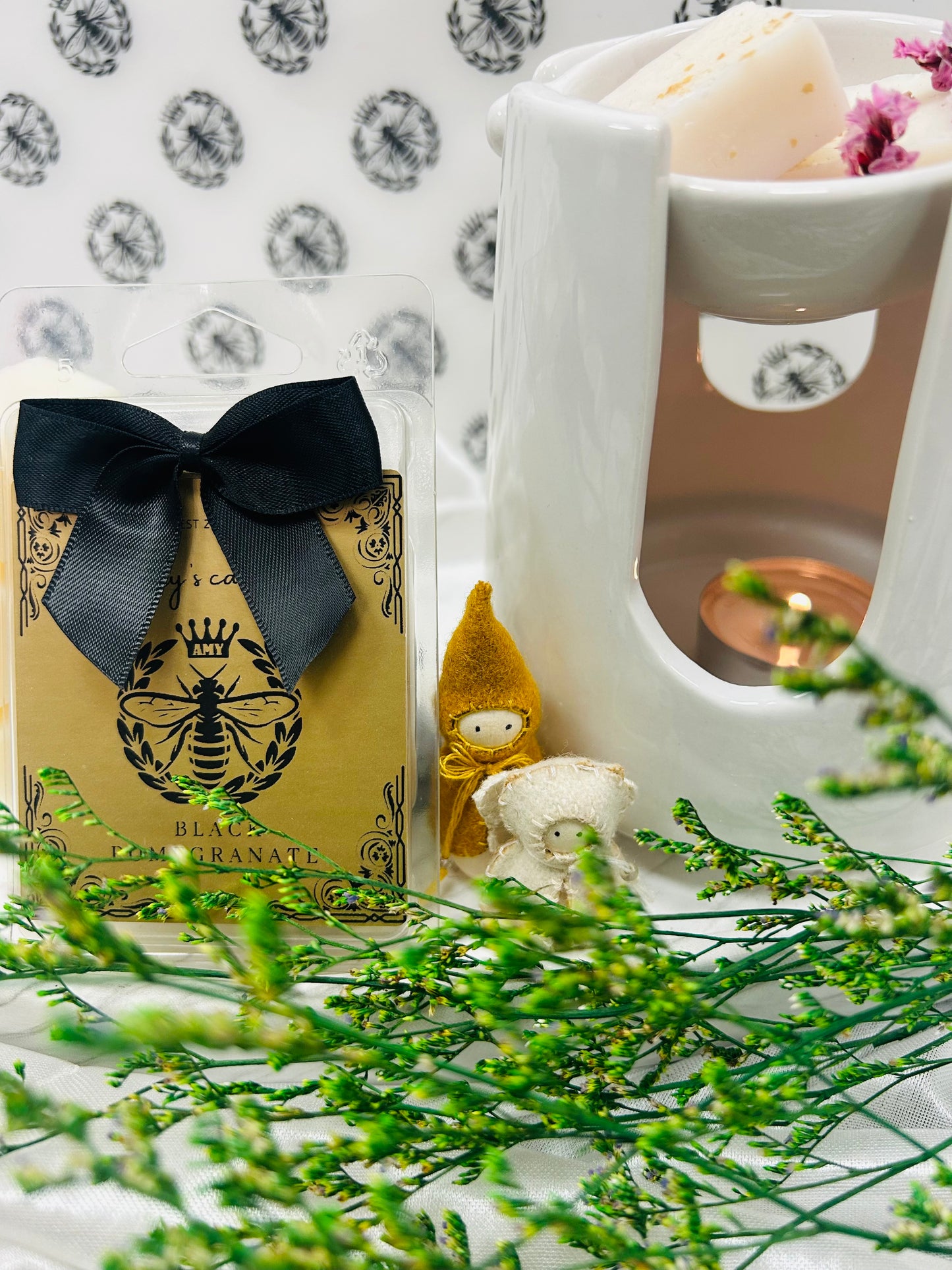 Black pomegranate six cubed clamshell wax melts