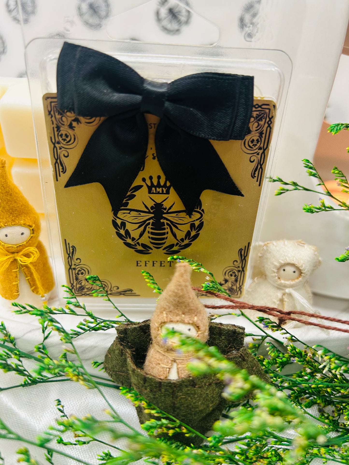 Effete six cubed wax melt clamshell