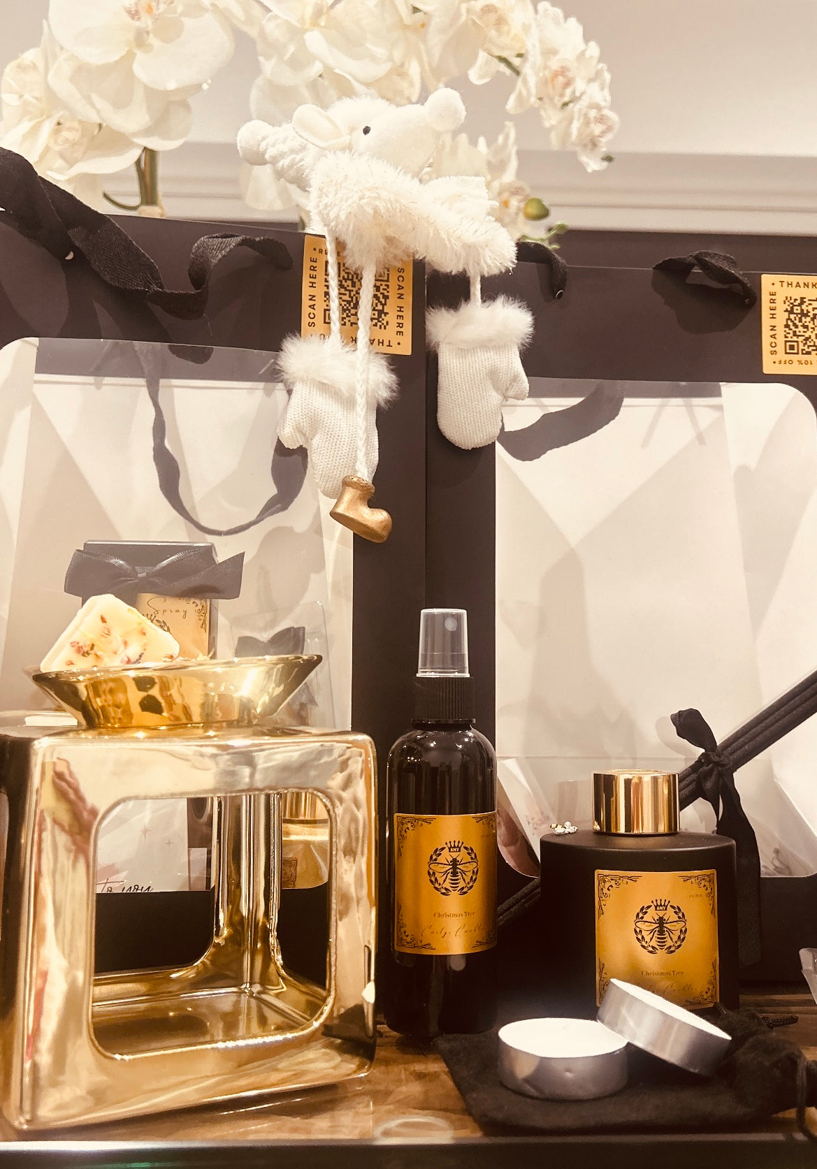 Luxury Hampers x - Carly's candles & wax melts