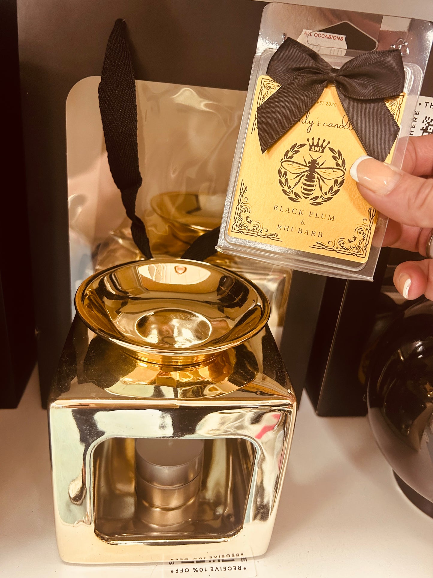 Gift bag- gold burner &  lack plum & Rhubarb wax melts + tea lights