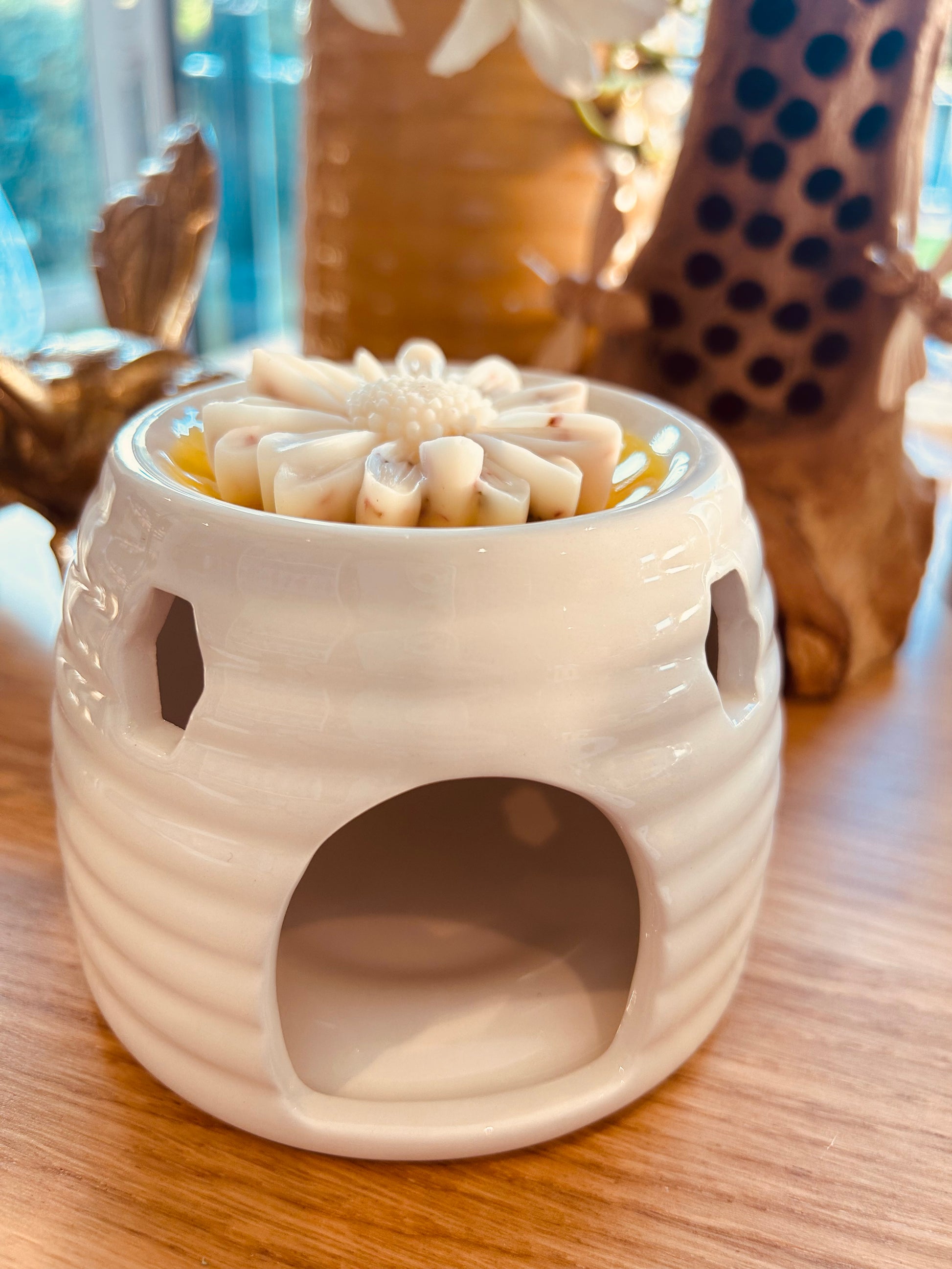 Bee tea light burner gift bag- Gift ideas- Home Fragrance- Strong Fragrances - Carly's candles & wax melts