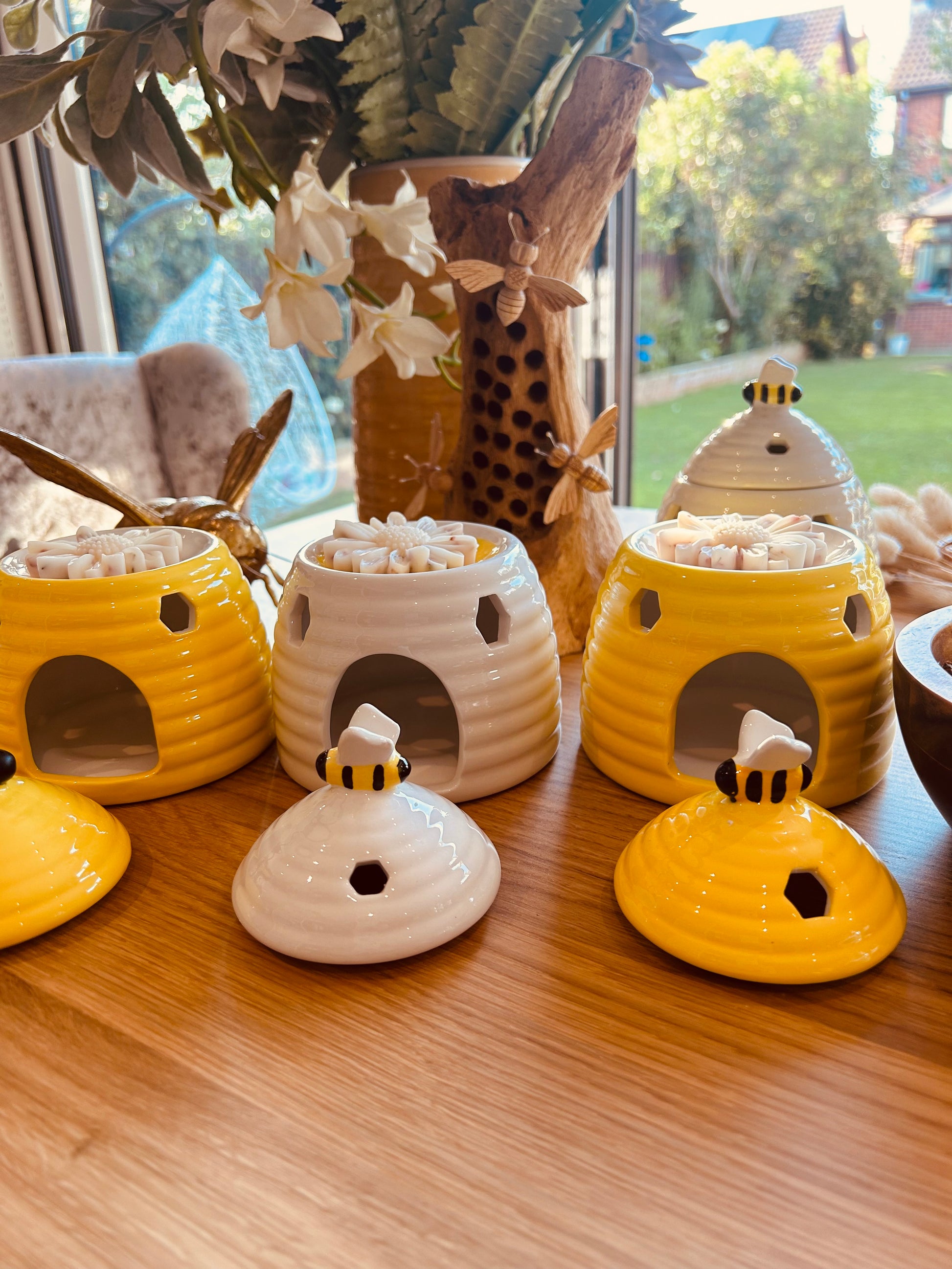 Bee tea light burner gift bag- Gift ideas- Home Fragrance- Strong Fragrances - Carly's candles & wax melts