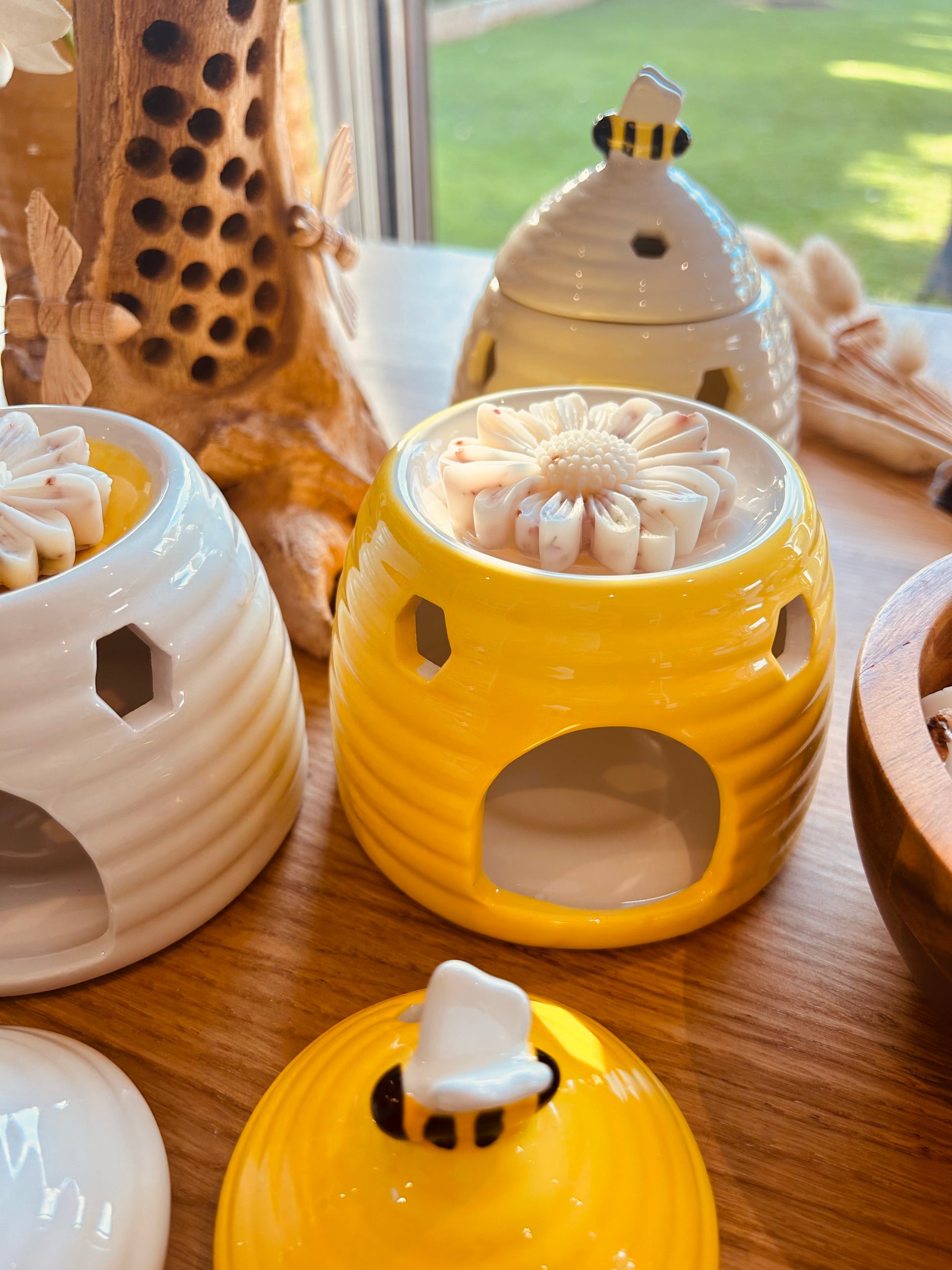 Bee tea light burner gift bag- Gift ideas- Home Fragrance- Strong Fragrances - Carly's candles & wax melts