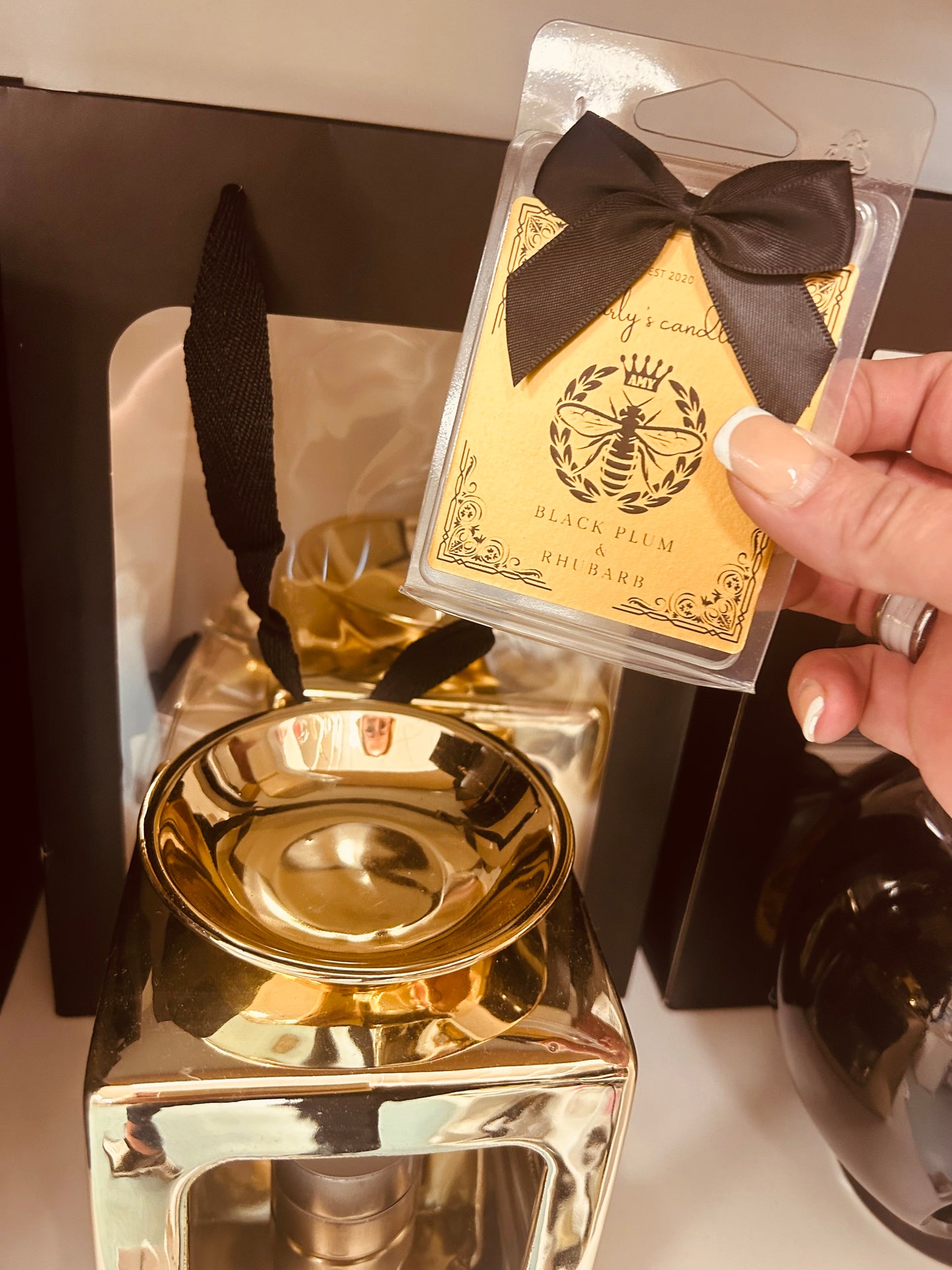 Gift bag- gold burner &  lack plum & Rhubarb wax melts + tea lights