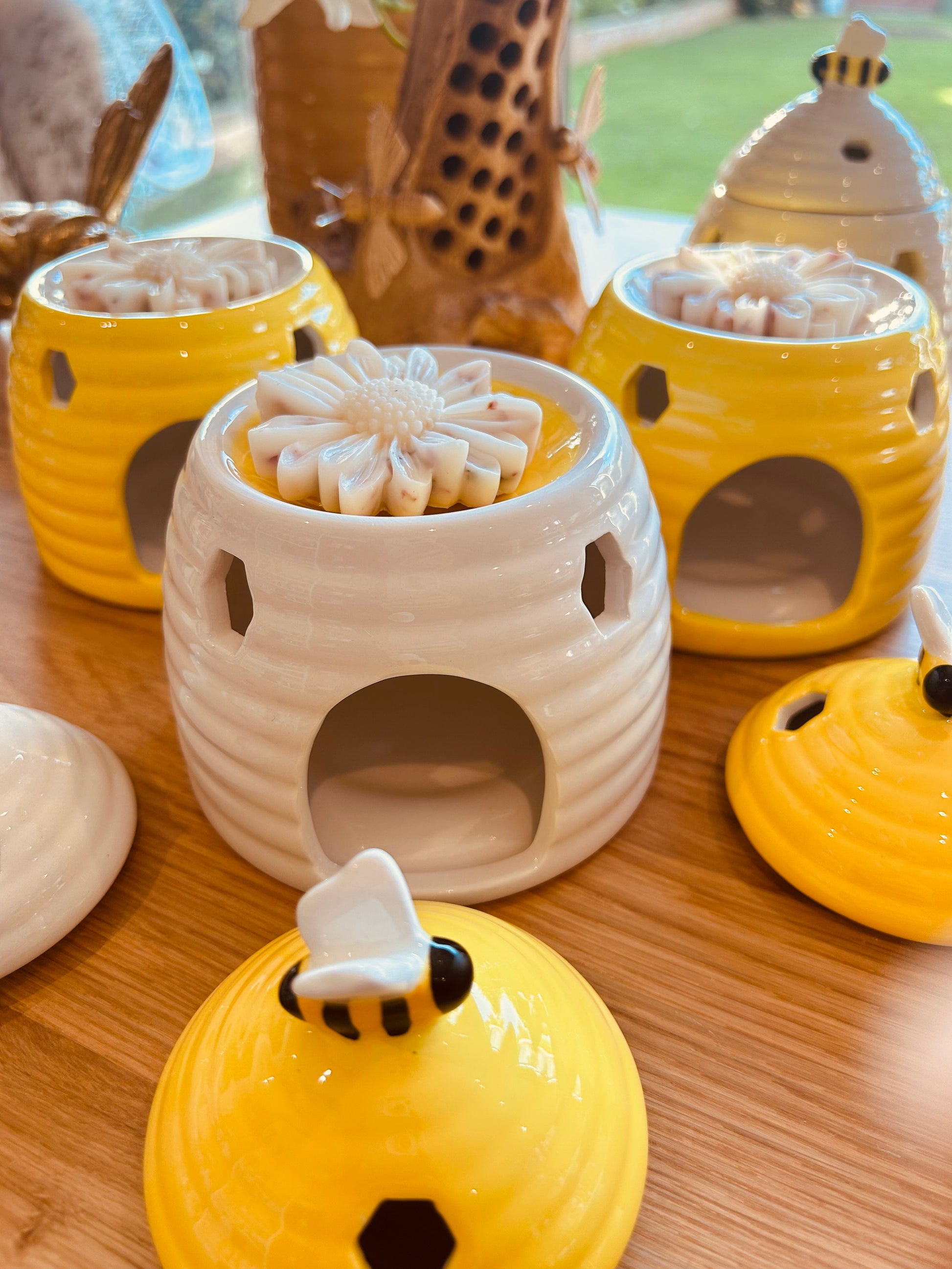 Bee tea light burner gift bag- Gift ideas- Home Fragrance- Strong Fragrances - Carly's candles & wax melts