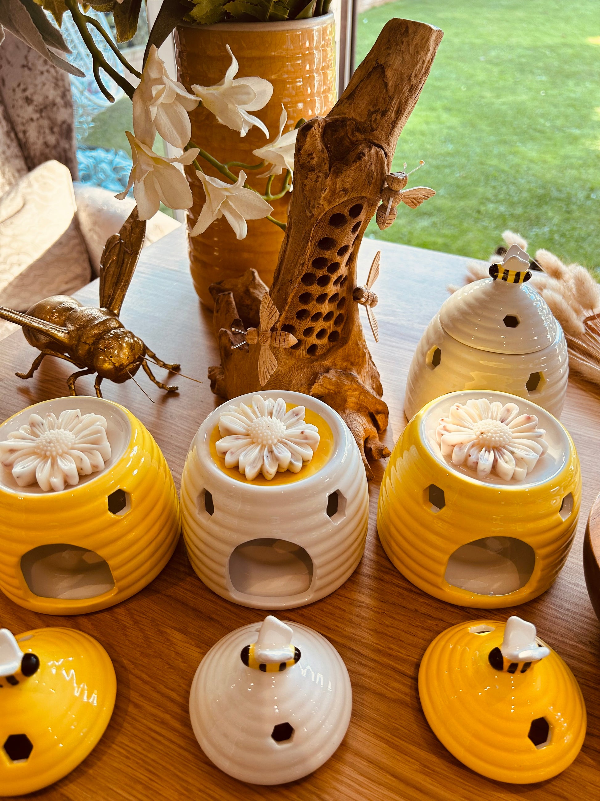 Bee tea light burner gift bag- Gift ideas- Home Fragrance- Strong Fragrances - Carly's candles & wax melts