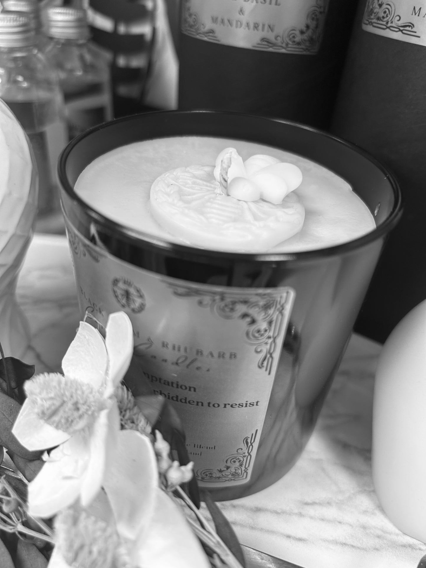 Luxury coconut & rapeseed Candle- Black Plum & Rhubarb