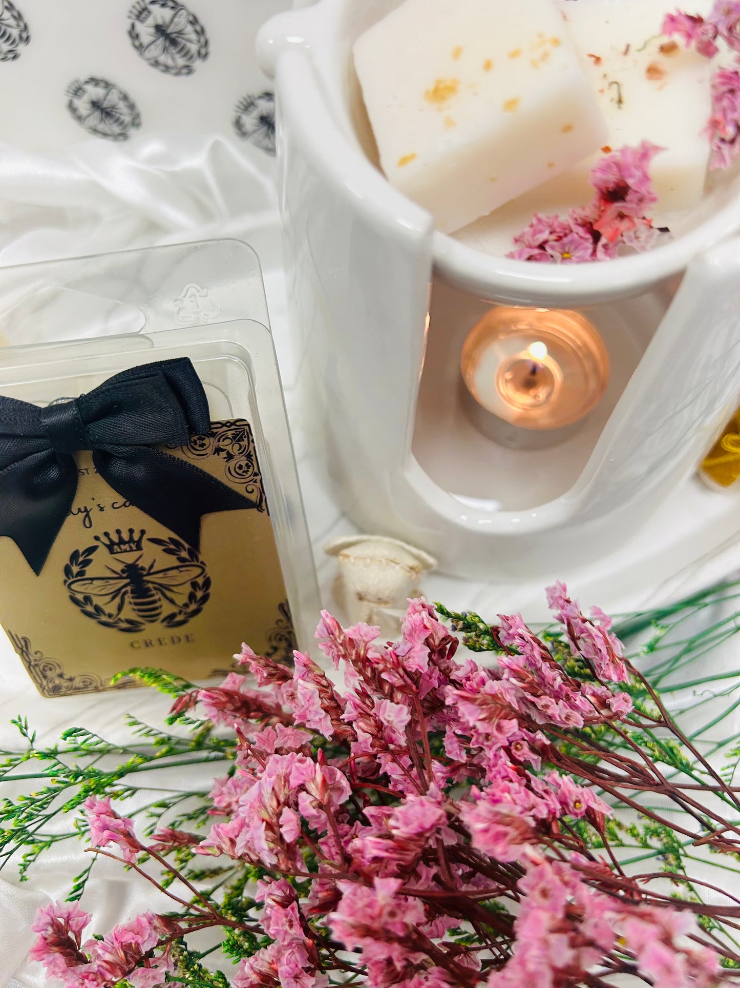 Crede soy wax melts- 
Inspired by The House of Creed Aventus
