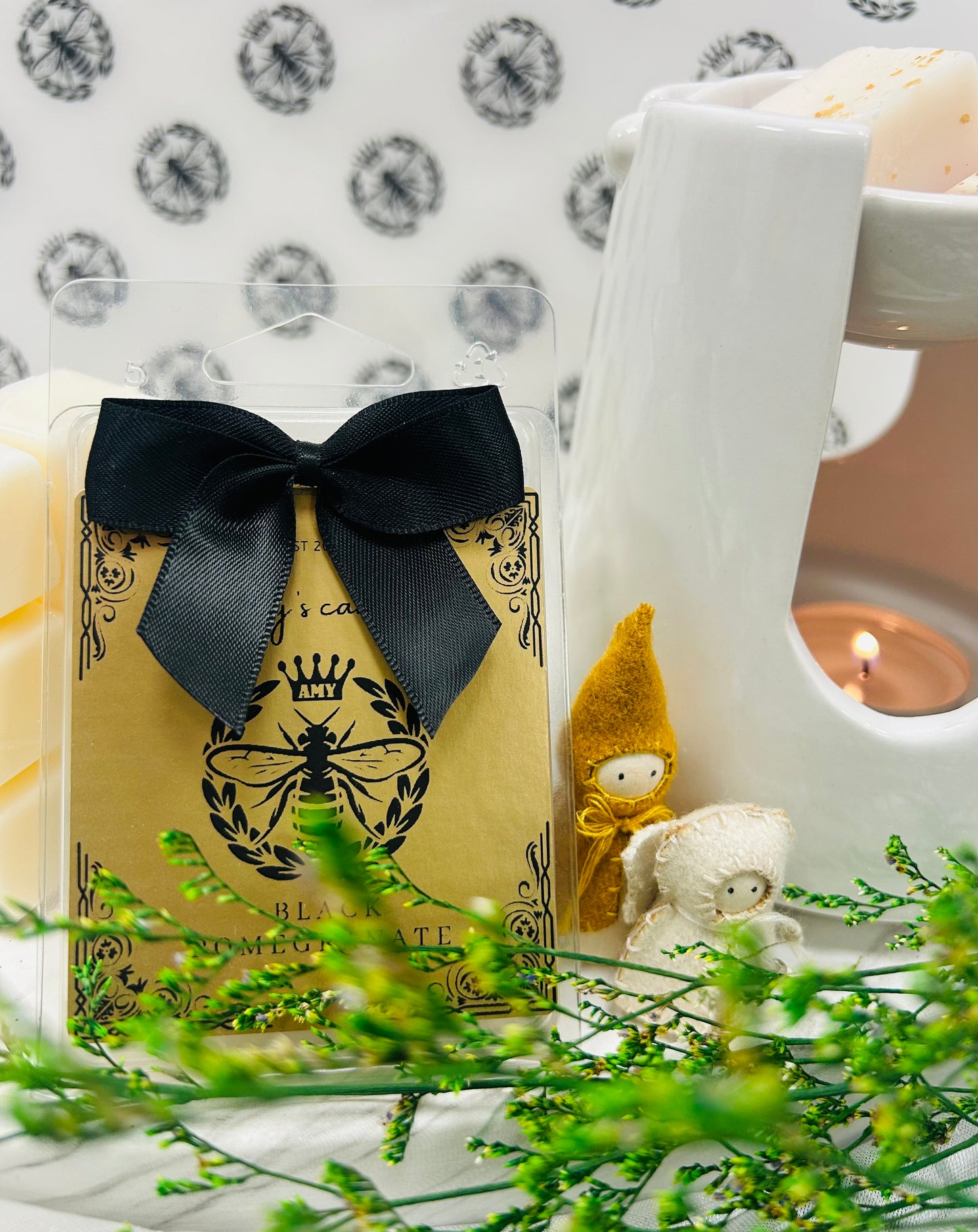 Black pomegranate six cubed clamshell wax melts