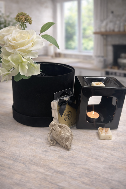 Black Plum & Rhubarb Hat Box - Carly's candles & wax melts